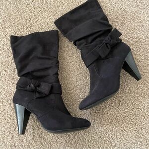 Slouch boots with bow detail